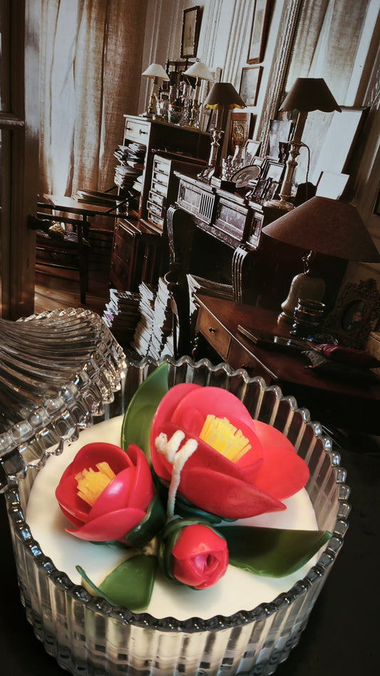 Nến thơm Camellia (thủ công) có chân nến